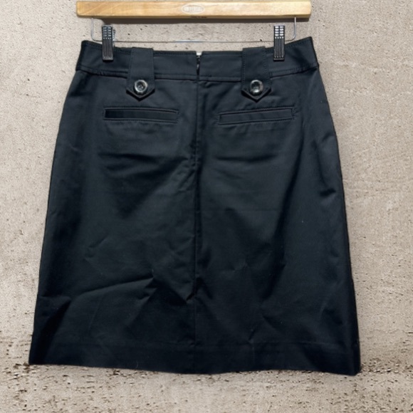 NWOT White House Black Market Black Single Pleat A-Line Skirt. Size 2 - Picture 2 of 7